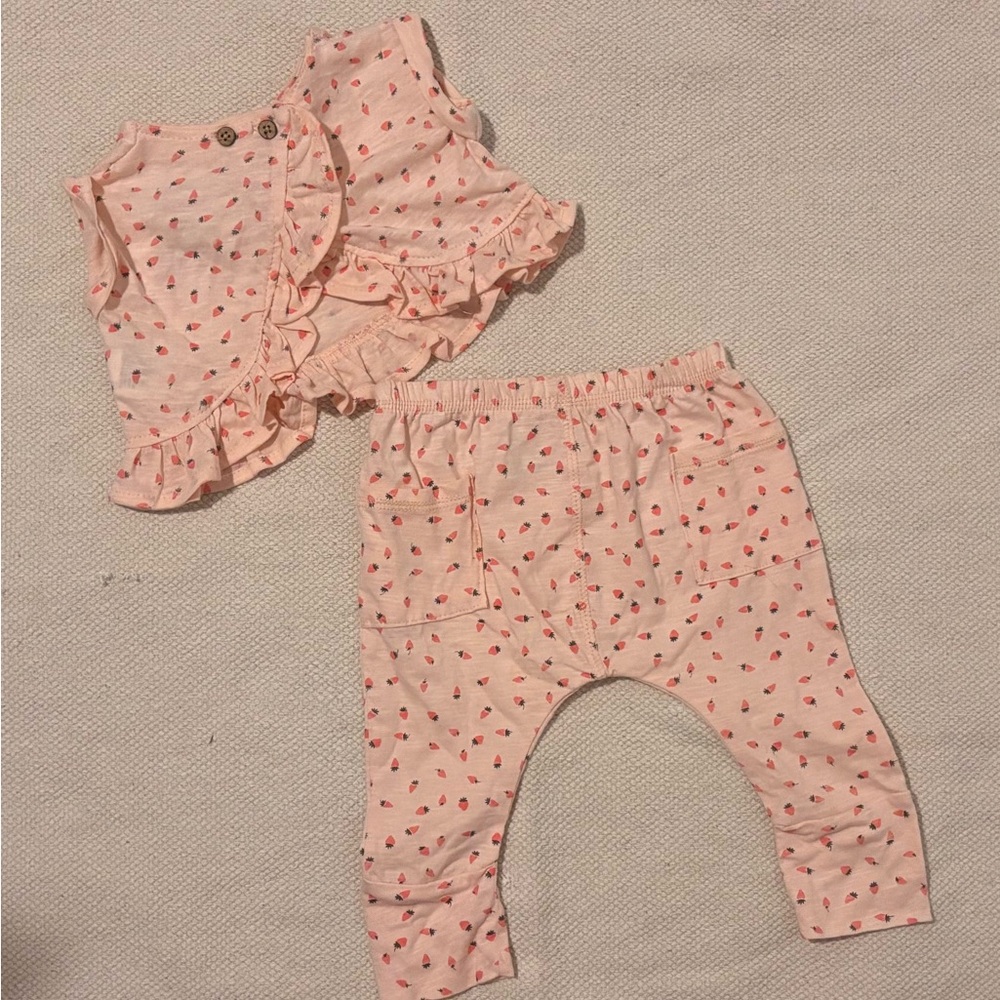NWT Jessica Simpson Strawberry Print Baby Set - Picture 2 of 3